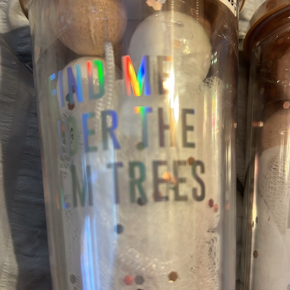 Set of 3 find me under the palm trees cup with bath bombs and loofah. NWT - Picture 2 of 2